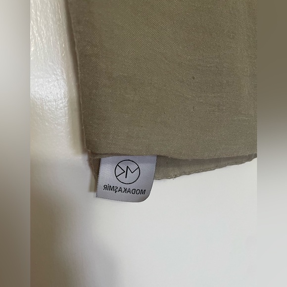 Scarve - Picture 2 of 2